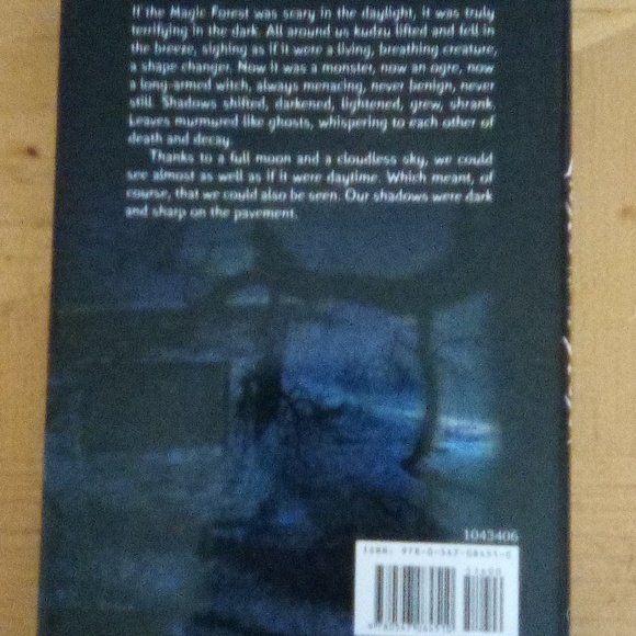 Book - Thriller - Closed For The Season by Mary Downing Hahn - Picture 2 of 3